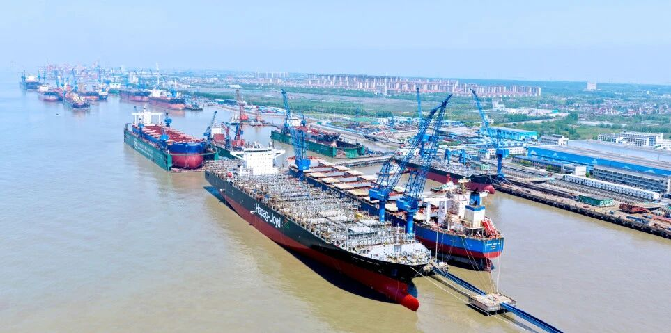 中远海运重工顺利交付全球最大独立集装箱船东
Seaspan甲醇双燃料EPC 改装项目