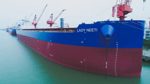 扬州中远海运重工21万载重吨散货船“LADY NEETI”轮顺利命名